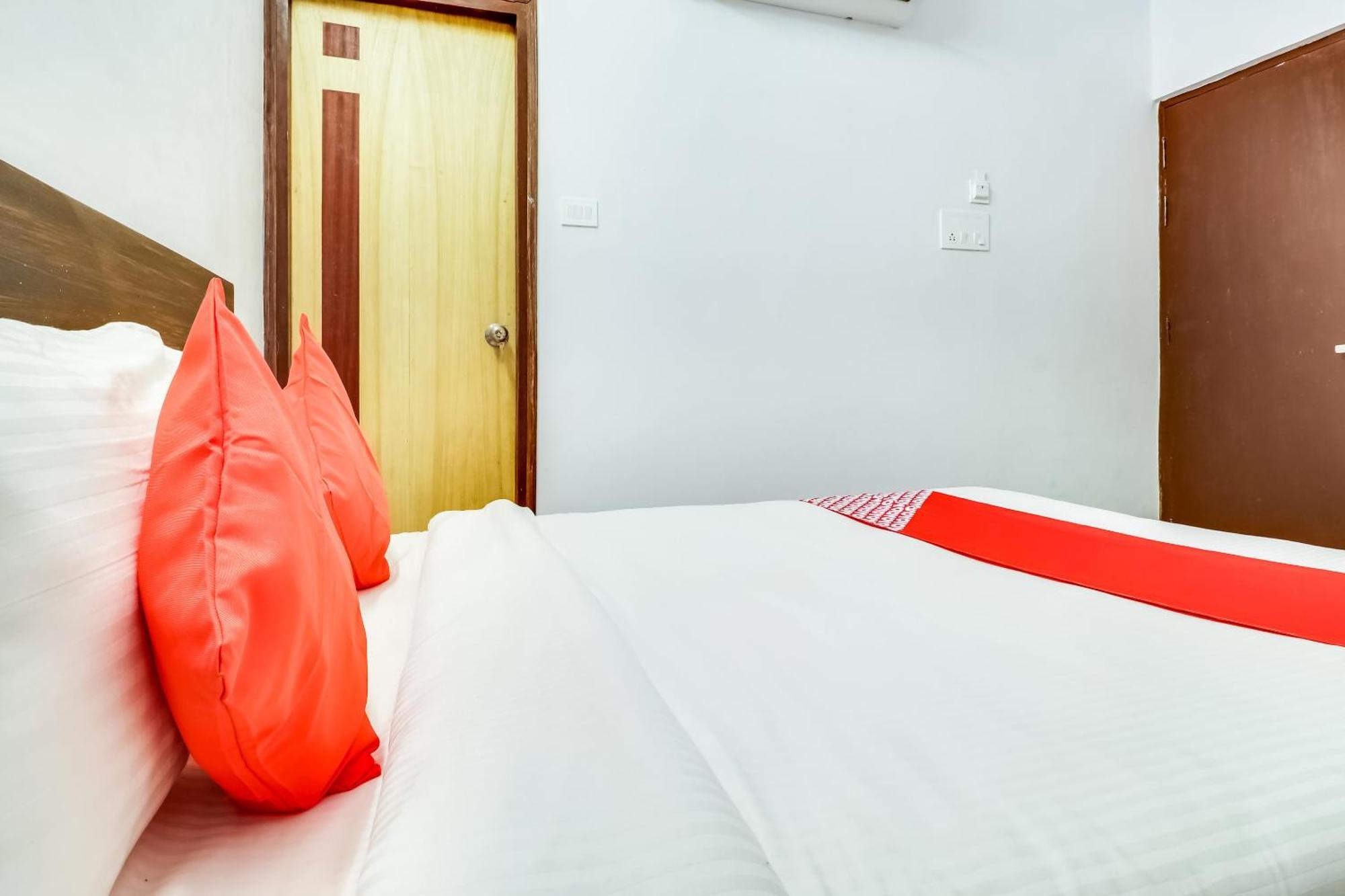 Hotel O The Velvet Chinhat Tiraha ภายนอก รูปภาพ