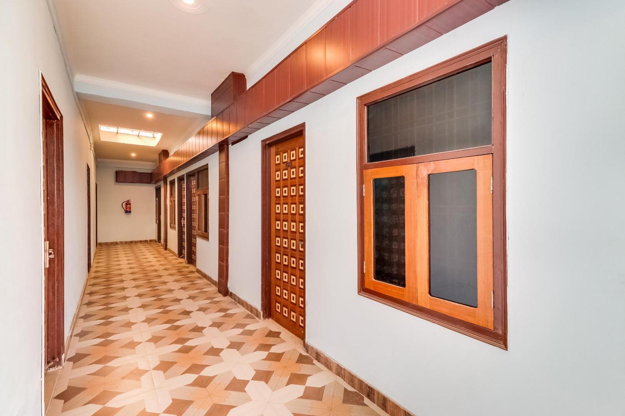Hotel O The Velvet Chinhat Tiraha ภายนอก รูปภาพ