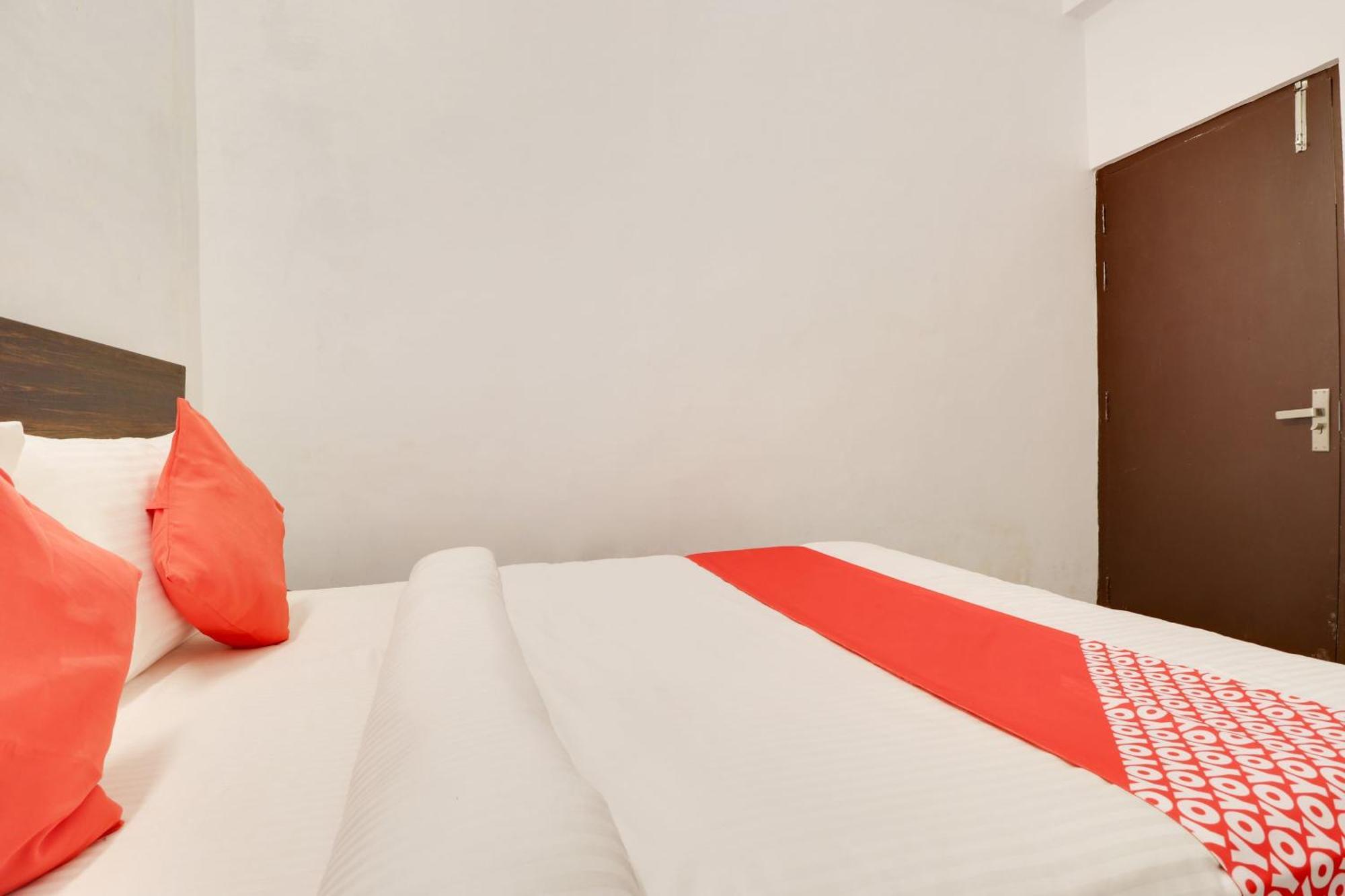 Hotel O The Velvet Chinhat Tiraha ภายนอก รูปภาพ