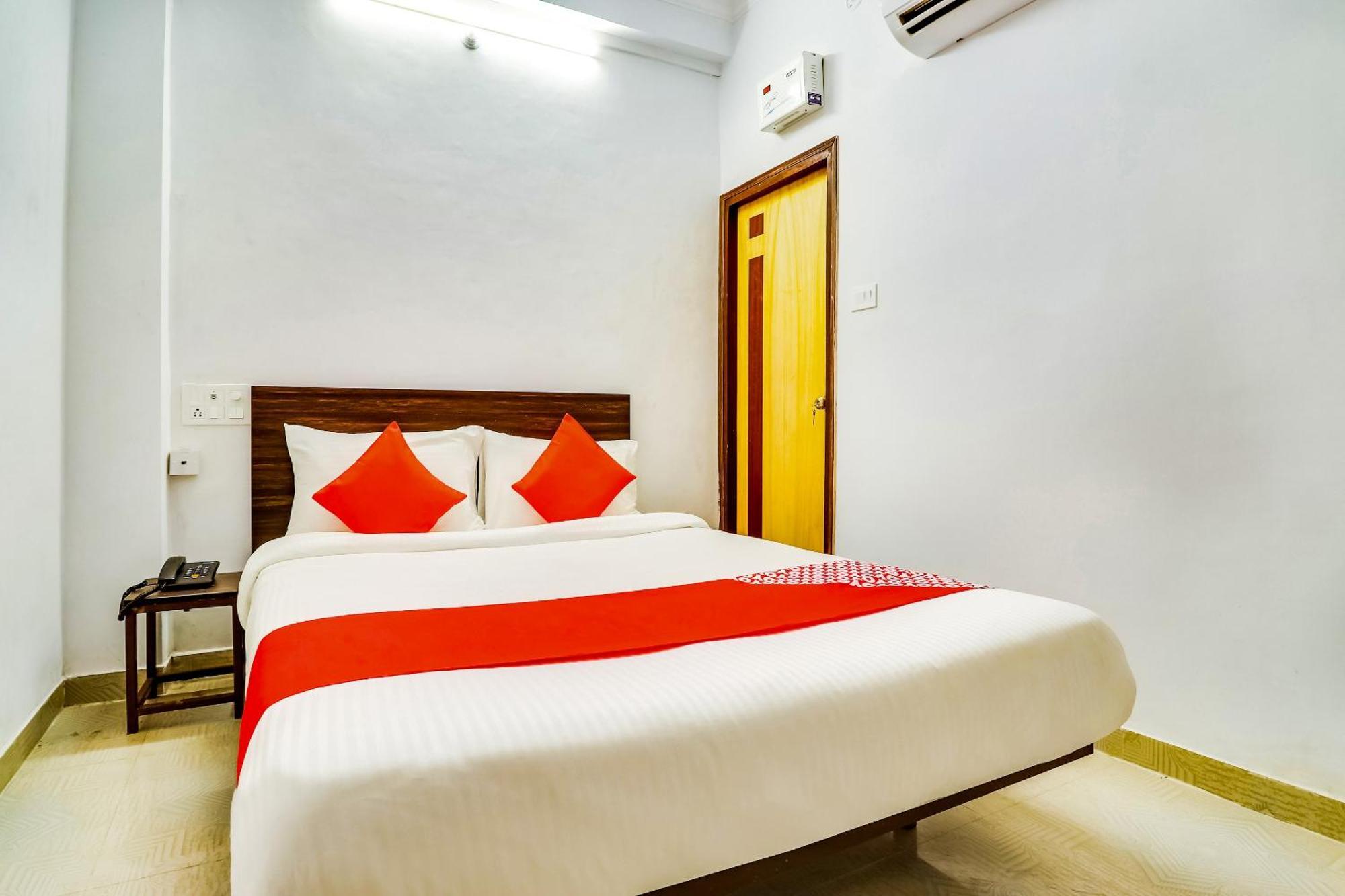 Hotel O The Velvet Chinhat Tiraha ภายนอก รูปภาพ